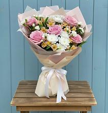 Букет цветов из:  Гвоздики, Орхидеи и Розы в Тазовском