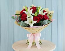 Букет цветов из:  Лилии и Розы в Тазовском