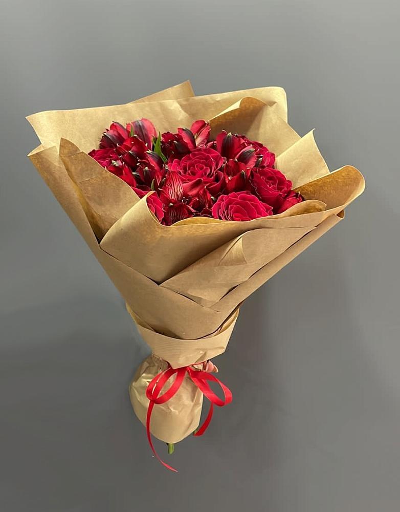 Букет цветов из: Альстромерии и Розы в Тазовском