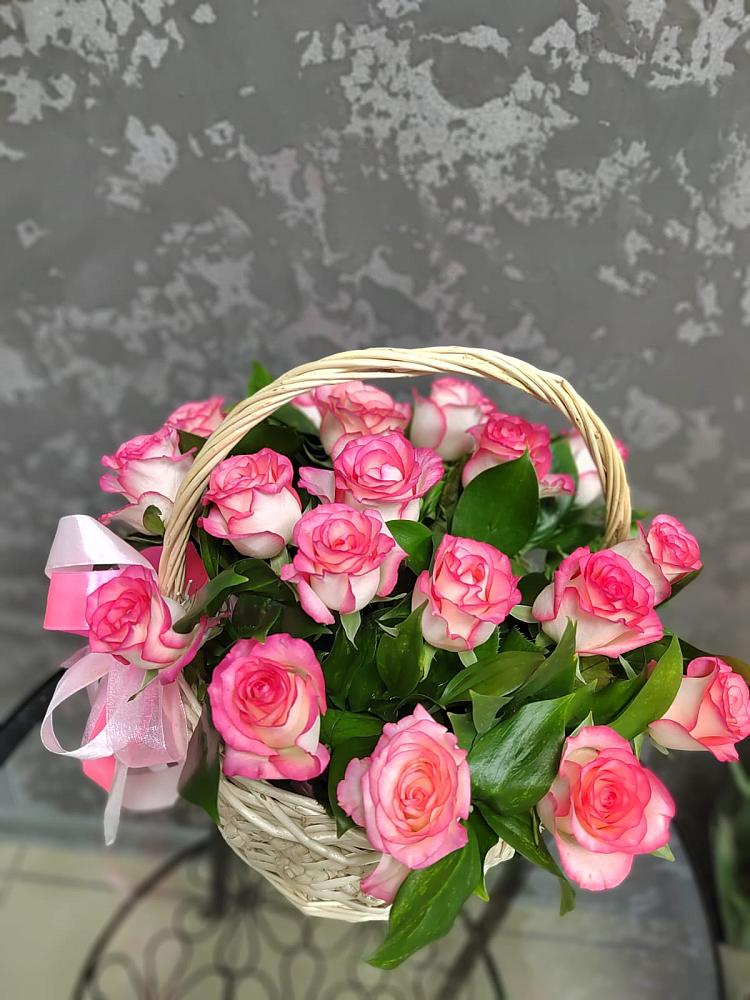 Цветочная композиция из Розы в корзине в Тазовском