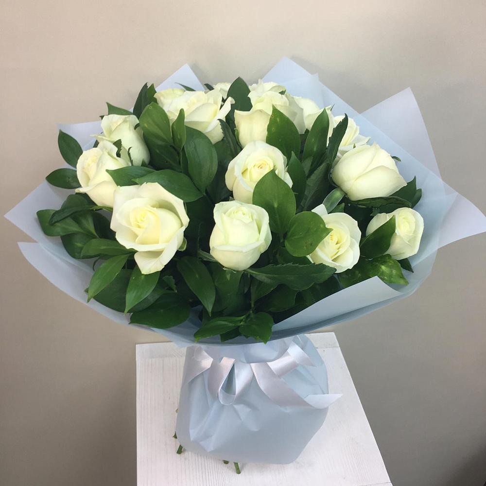 Букет 15 Белых роз Проуд в Тазовском