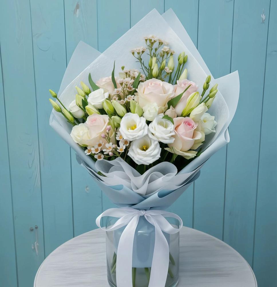 Букет цветов из: Розы и Лизиантусы в Тазовском