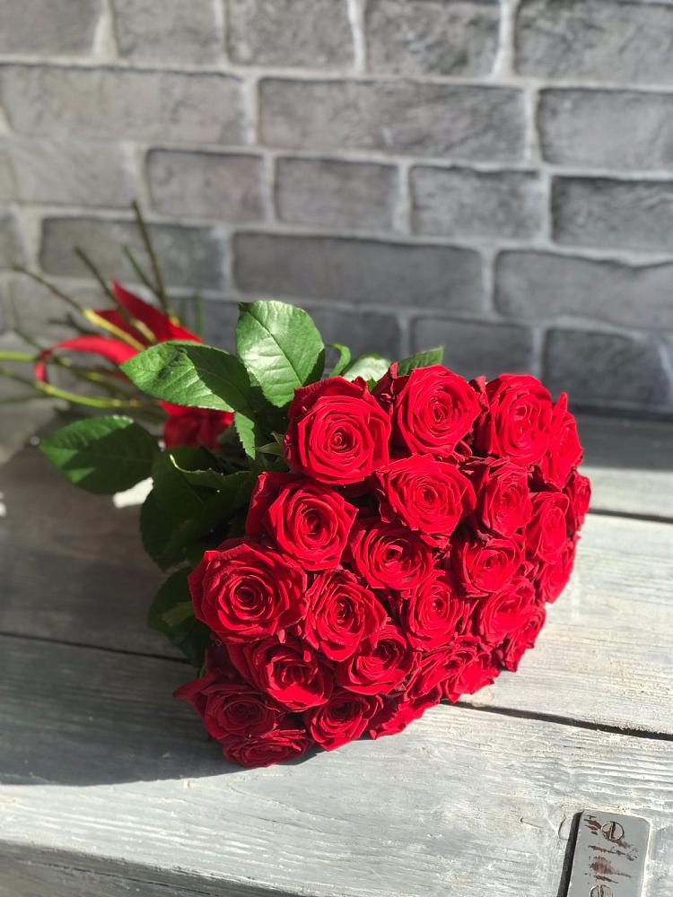 Букет Красные розы Фридом в Тазовском