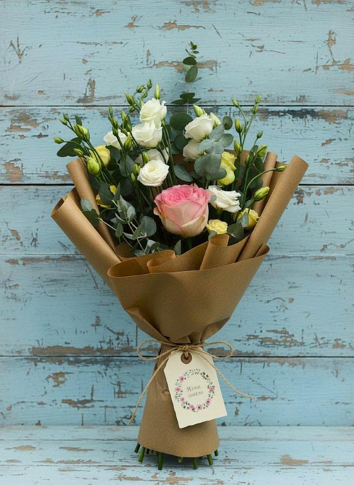 Букет цветов из: Розы и Лизиантусы в Тазовском