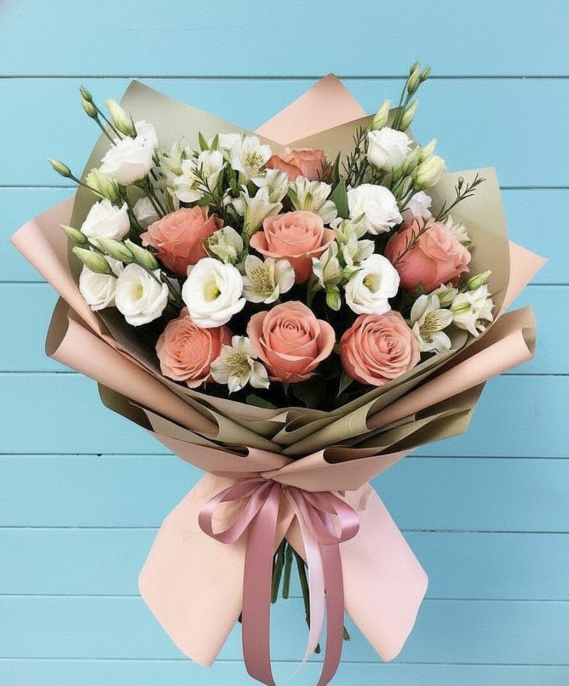 Букет цветов из: Розы, Альстромерии и Лизиантусы в Тазовском