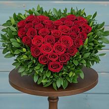 Цветочная композиция из Розы в виде сердца в Тазовском