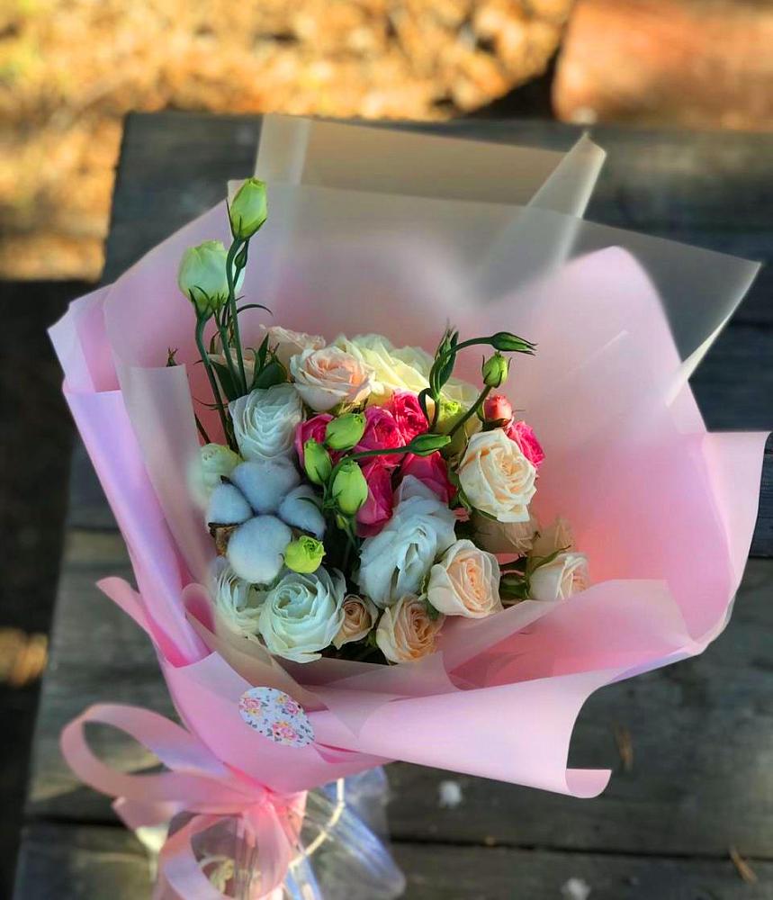 Букет цветов из: Розы и Лизиантусы в Тазовском