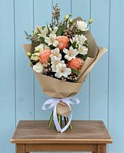 Букет цветов из:  Альстромерии, Лизиантусы, Розы и Хризантемы в Тазовском