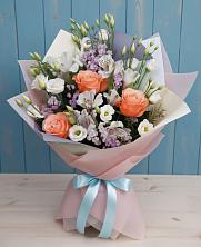 Букет цветов из:  Лизиантусы, Розы, Альстромерии и Гипсофила в Тазовском