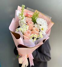 Букет цветов из:  Хризантемы и Розы в Тазовском