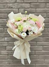 Букет цветов из:  Гвоздики, Розы, Лизиантусы и Хризантемы #REPLACE_PRED# Тазовском
