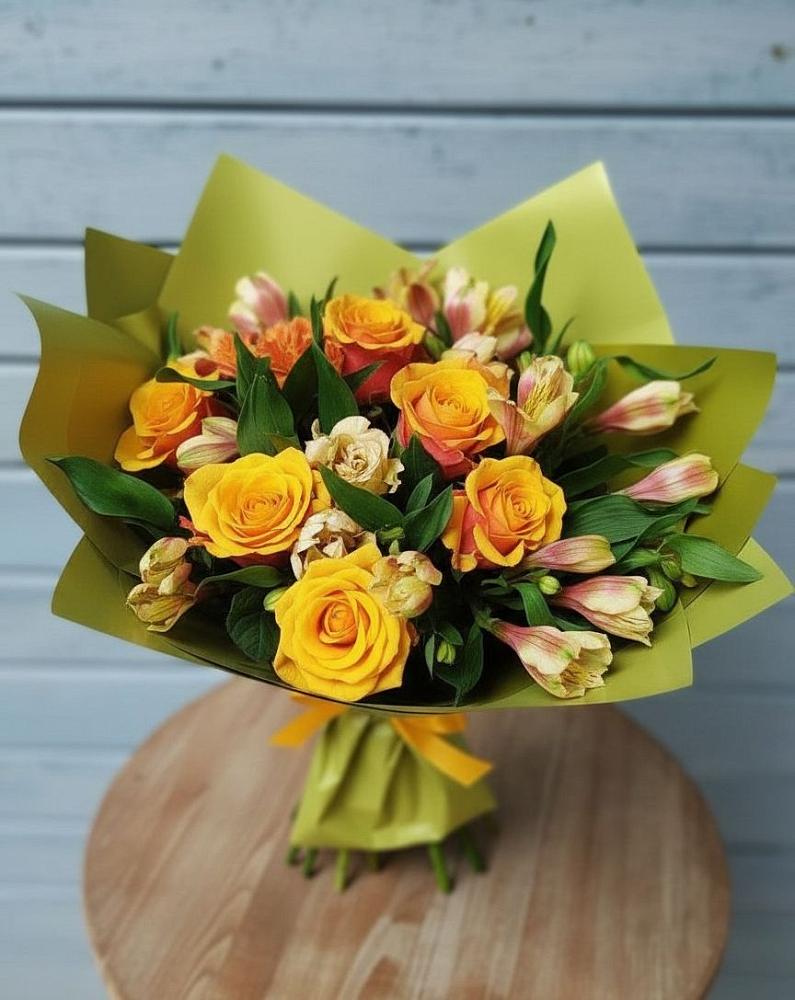 Букет цветов из: Альстромерии и Розы в Тазовском