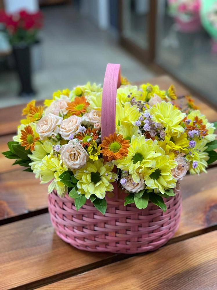 Цветочная композиция из Хризантемы и Розы в корзине в Тазовском