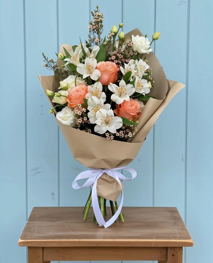 Букет цветов из: Альстромерии, Лизиантусы, Розы и Хризантемы в Тазовском