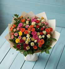 Букет Микс из разноцветных кустовых роз в Тазовском